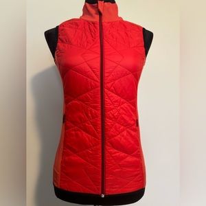 EUC Athleta Red and Black Insulated Flurry Primaloft Vest size small
